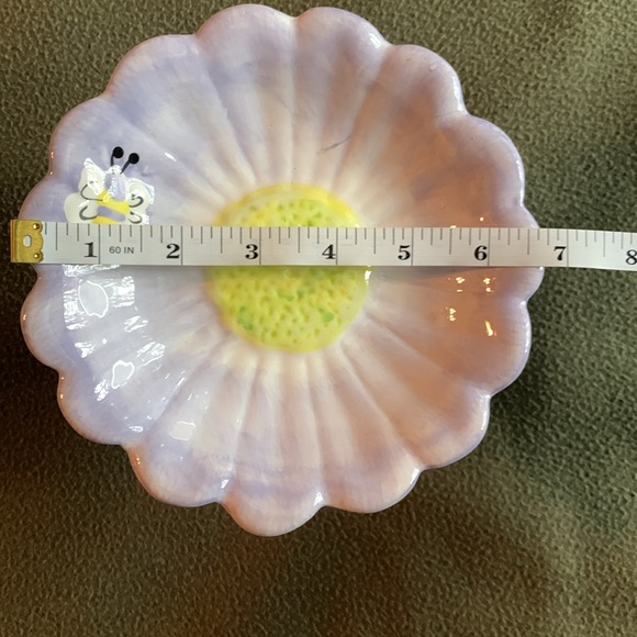 Set of 2 decorative Easter ceramic dishes.  Approx 6 1/2” x 5” and 7” x 4” - Picture 3 of 8